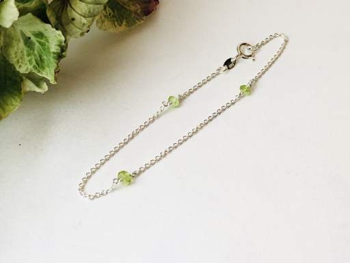 Sølvarmbånd med peridot