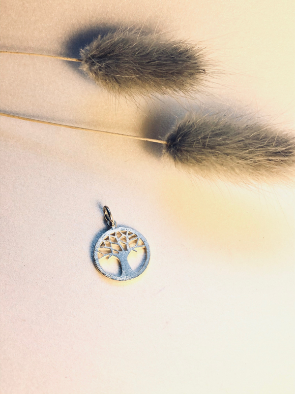 Livstræ vedhæng på bord