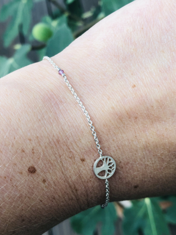 Livstræ armbånd med spinel om håndled