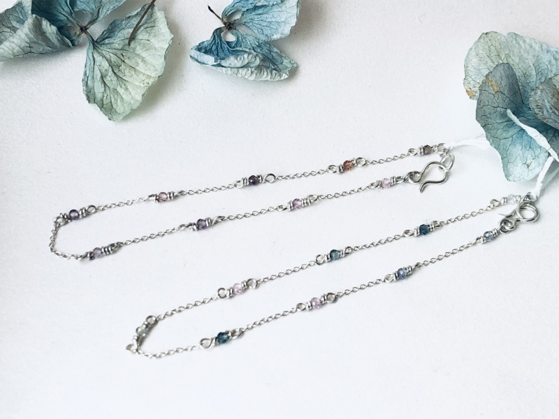 Sølvarmbånd med spineller