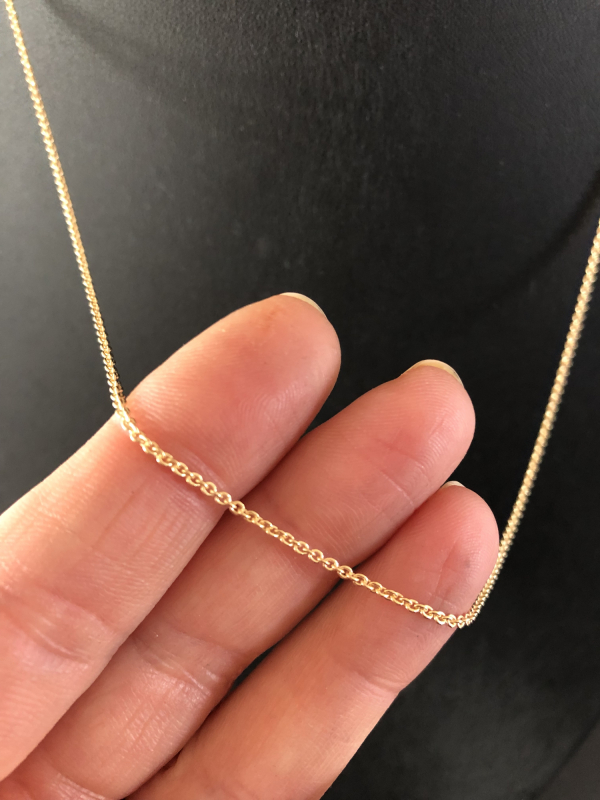 Forgyldt kæde nærbillede