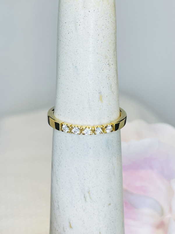 Alliancering i guld med 5 stk 0,02 ct brillanter
