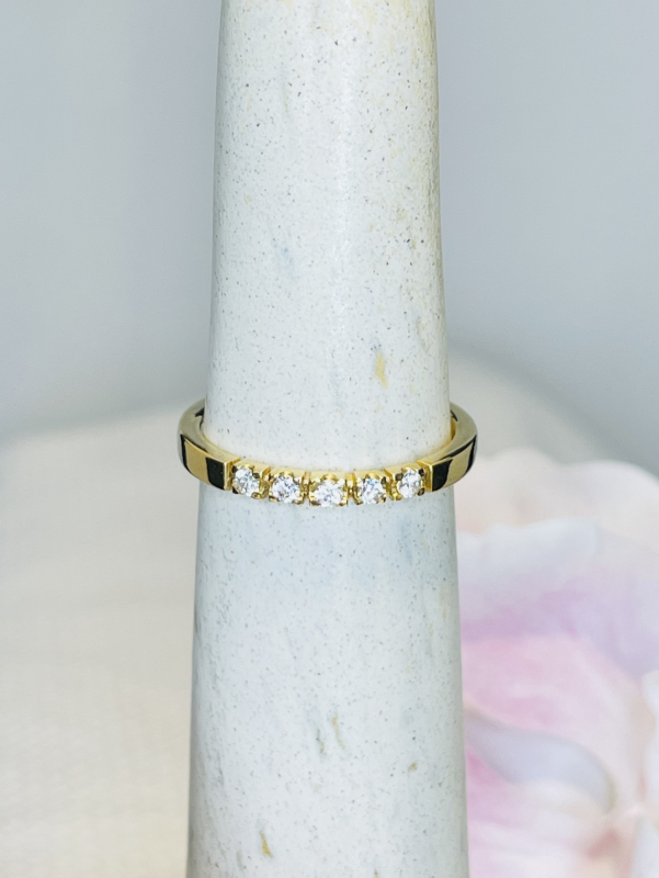 Alliancering i guld med 5 stk 0,02 ct brillanter
