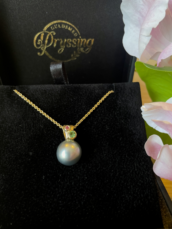 Tahitiperlevedhæng i guld med turmaliner