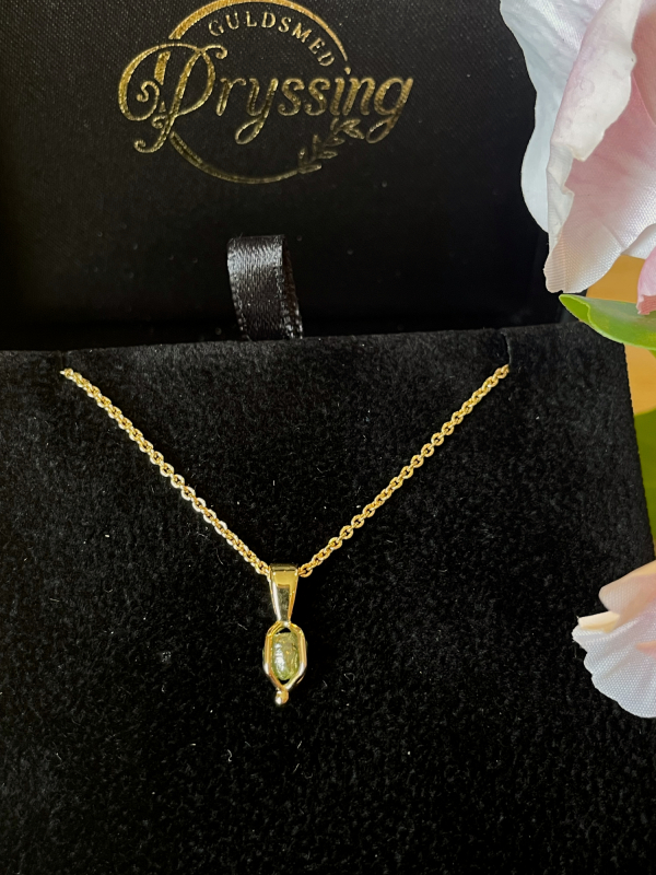 18 kt guld vedhæng med rådiamant i æske