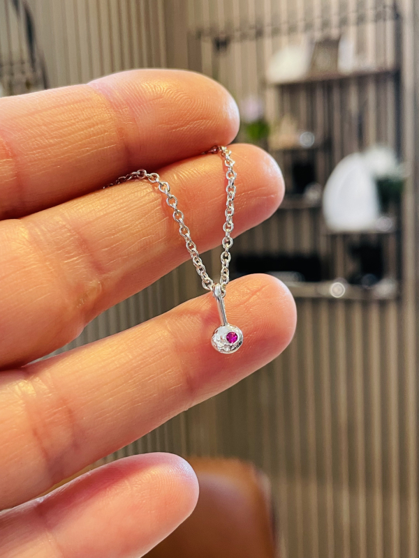 Sølv nugget vedhæng m rubin