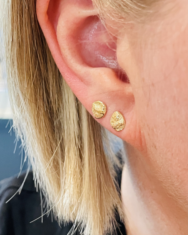 Nugget ørestikker i øre